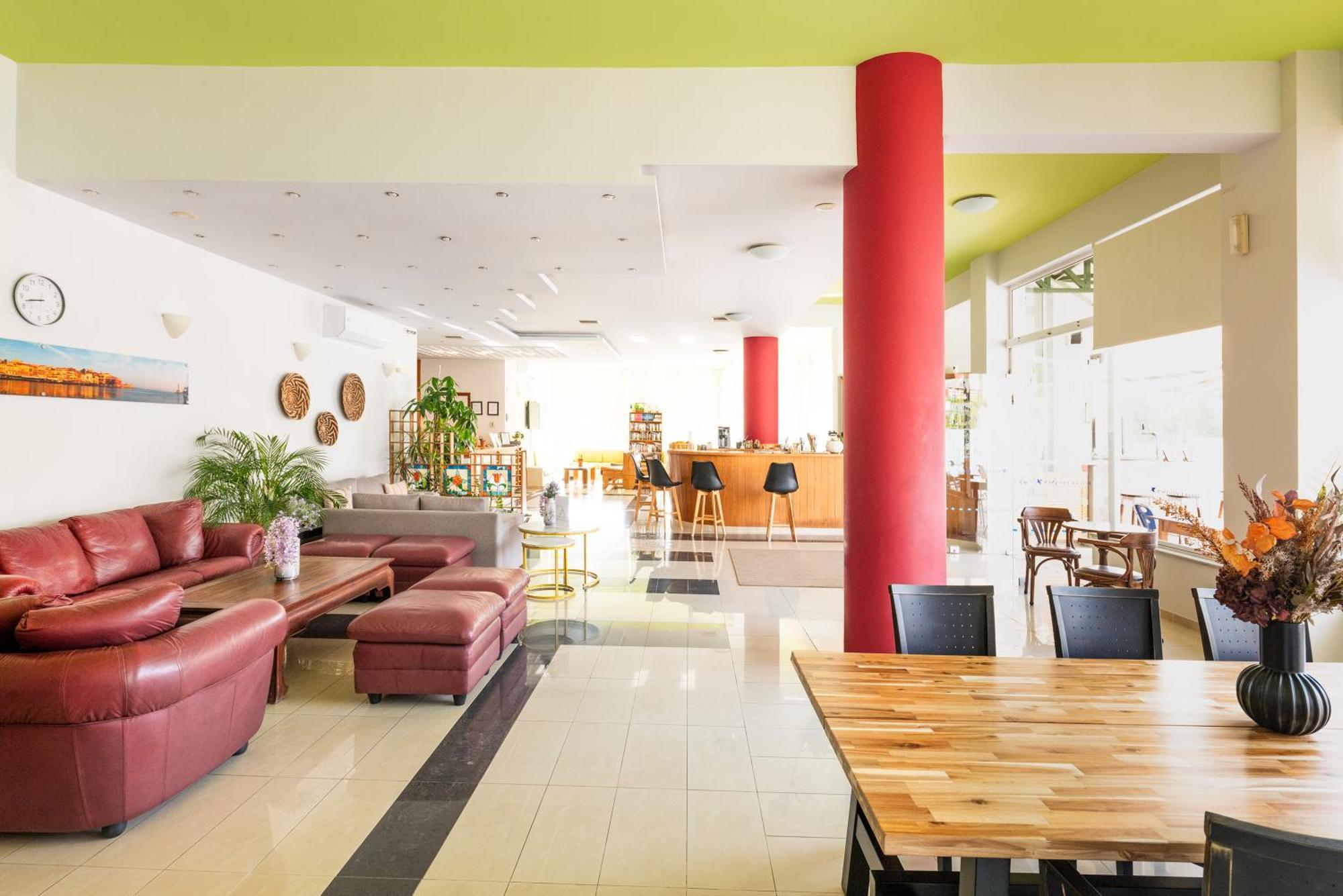 Pegasus Hotel Stalos Luaran gambar